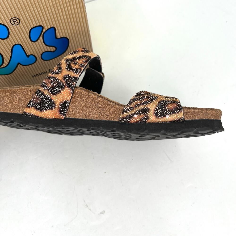 Birki's by Birkenstock Tahiti sandals feature a leopard print glitter finish - Picture 5 of 10